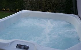 Romeo Cottage - Sleeps 4 - Open Plan Barn - Private Hot Tub & Garden